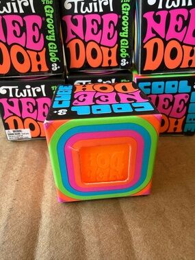 *VIRAL RARE* MINI Groovy NeeDoh Jewel Super Sparkly Squish -orange square